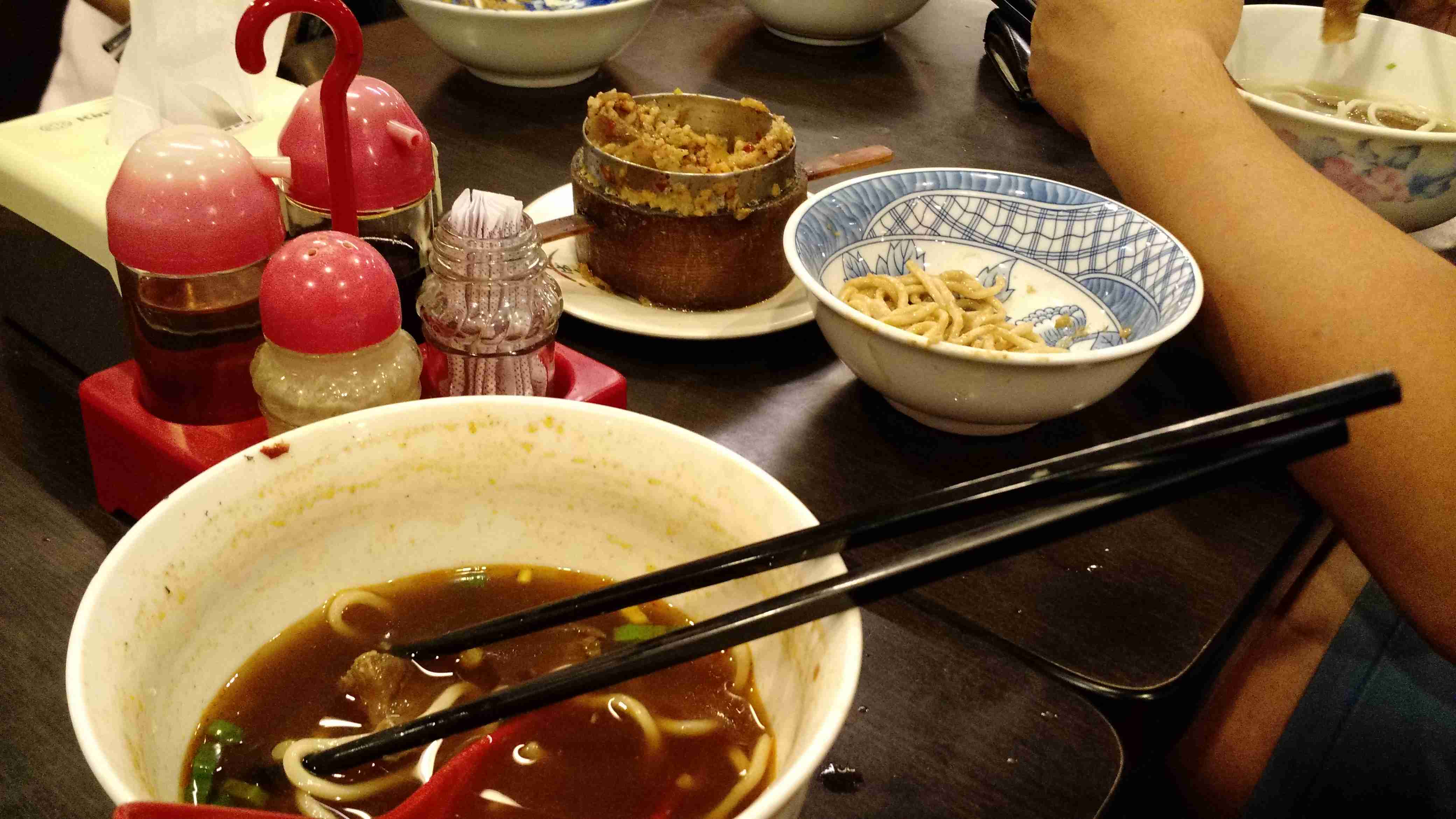 Spicy beef noodles and pig intestines