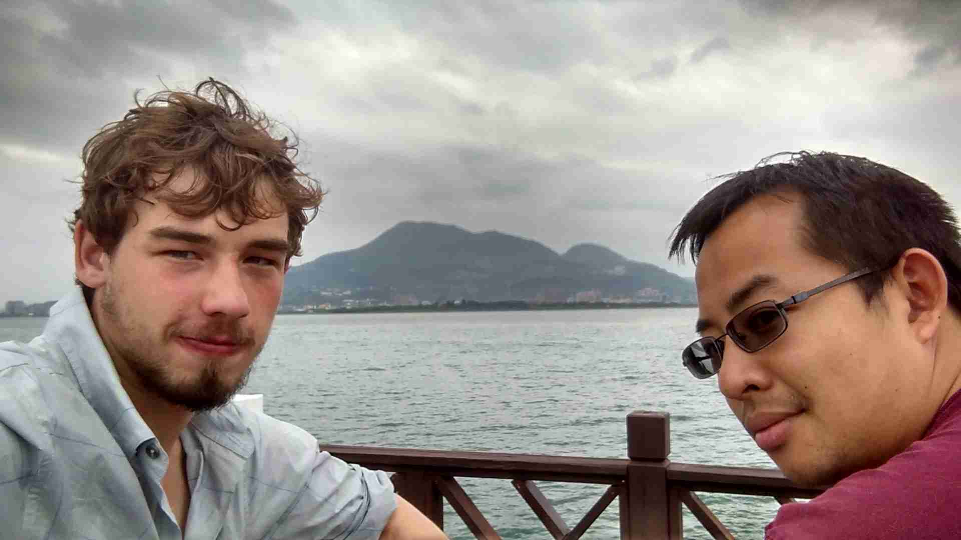 A relaxing lunch on the docks of Tamsui