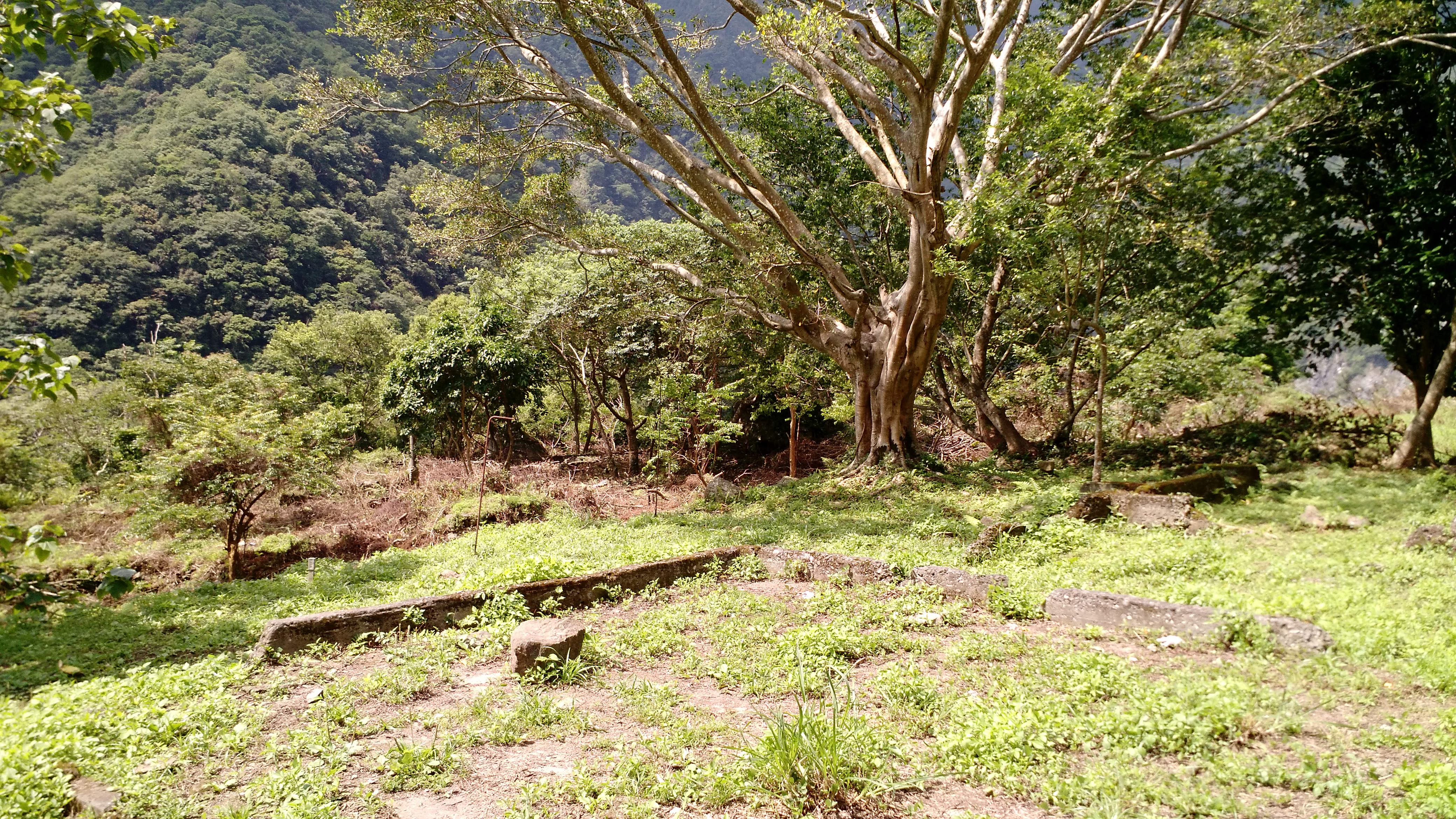 A ruin of an old town along the Old Jhuilu trail